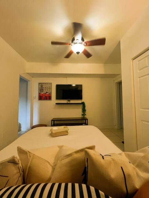 Cozy 1-Bedroom Rental In Miami Exterior foto